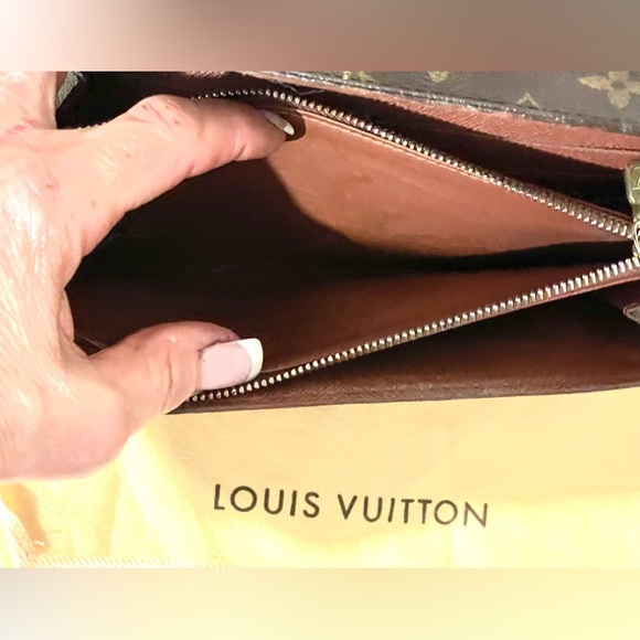 Authentic Louis Vuitton Sarah  Wallet💋 - Picture 13 of 13